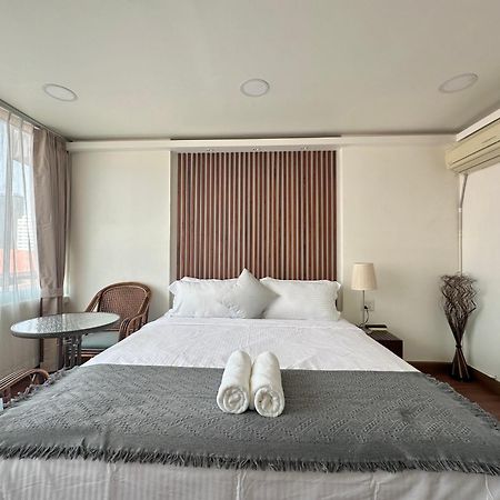 Longzhu Guesthouse Бангкок Екстер'єр фото