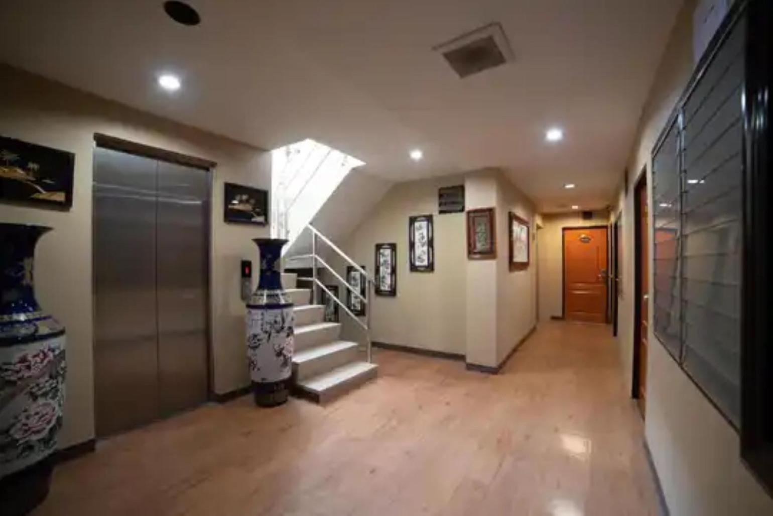 Longzhu Guesthouse Бангкок Екстер'єр фото