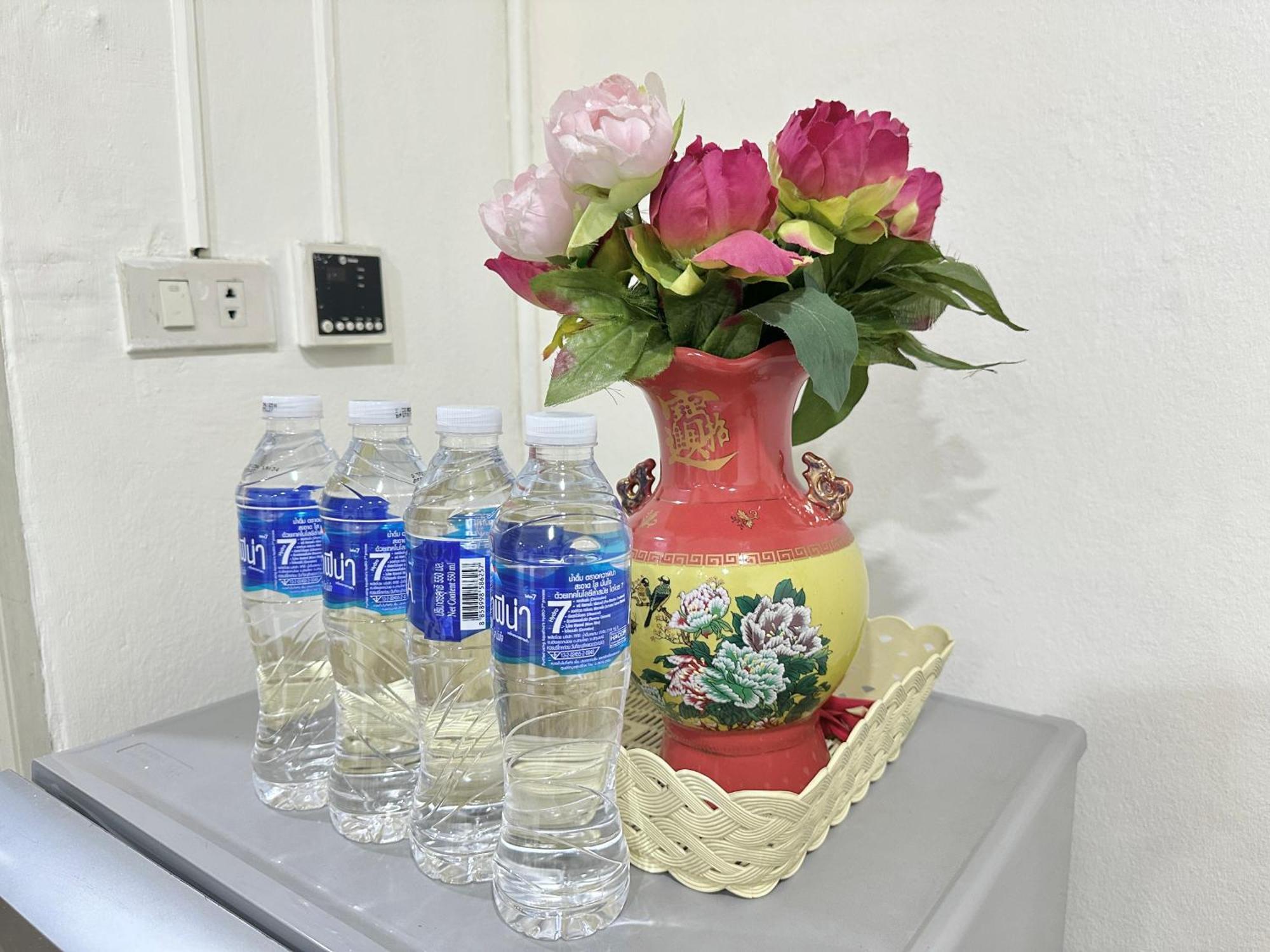 Longzhu Guesthouse Бангкок Екстер'єр фото