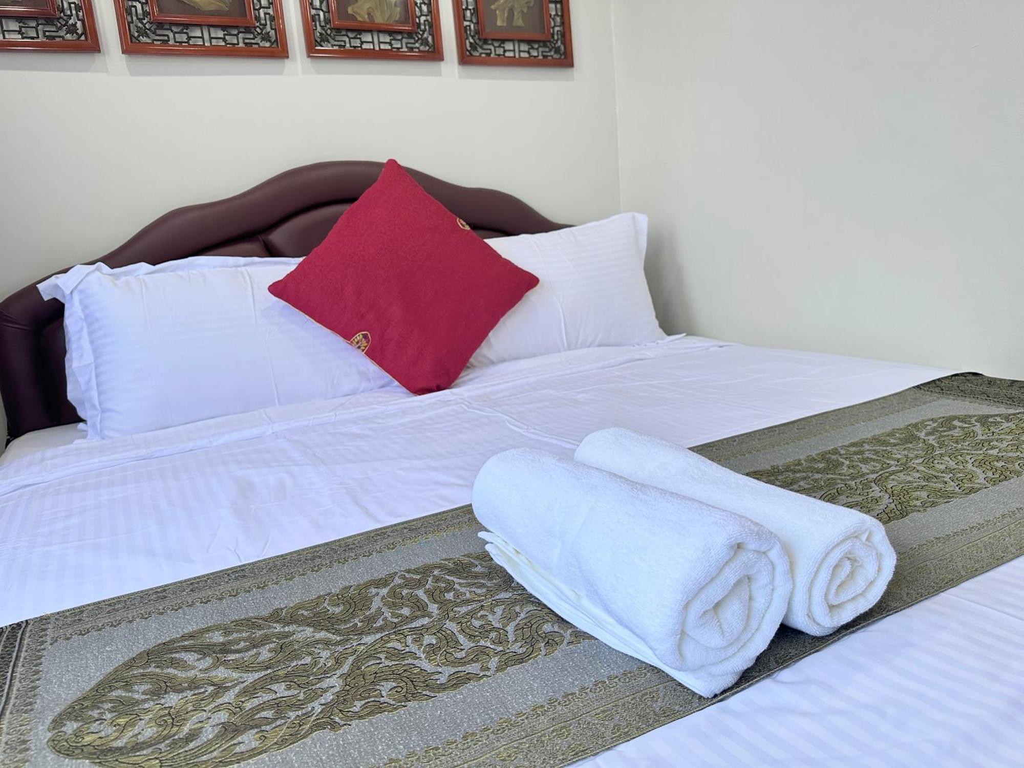 Longzhu Guesthouse Бангкок Екстер'єр фото