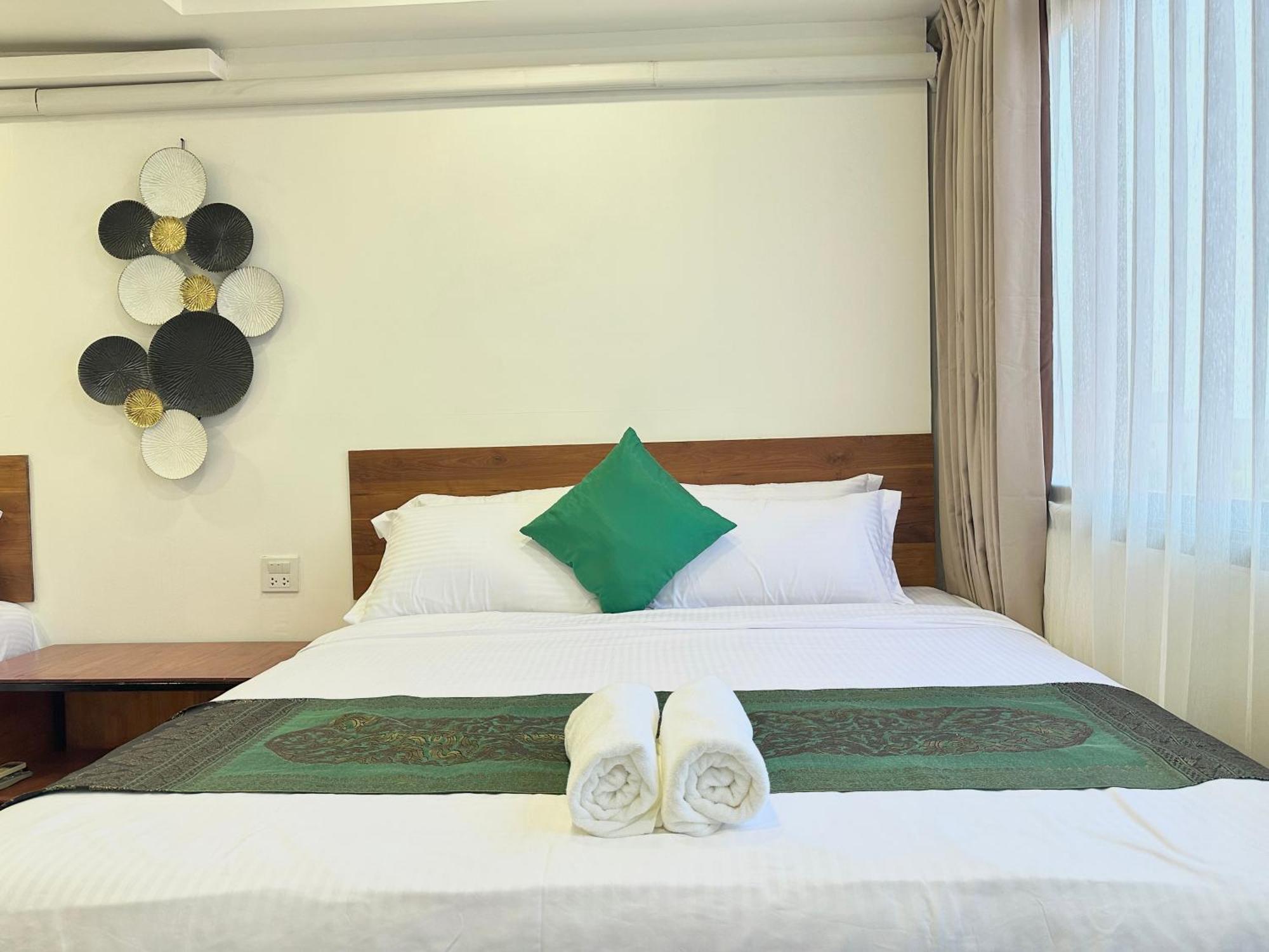 Longzhu Guesthouse Бангкок Екстер'єр фото
