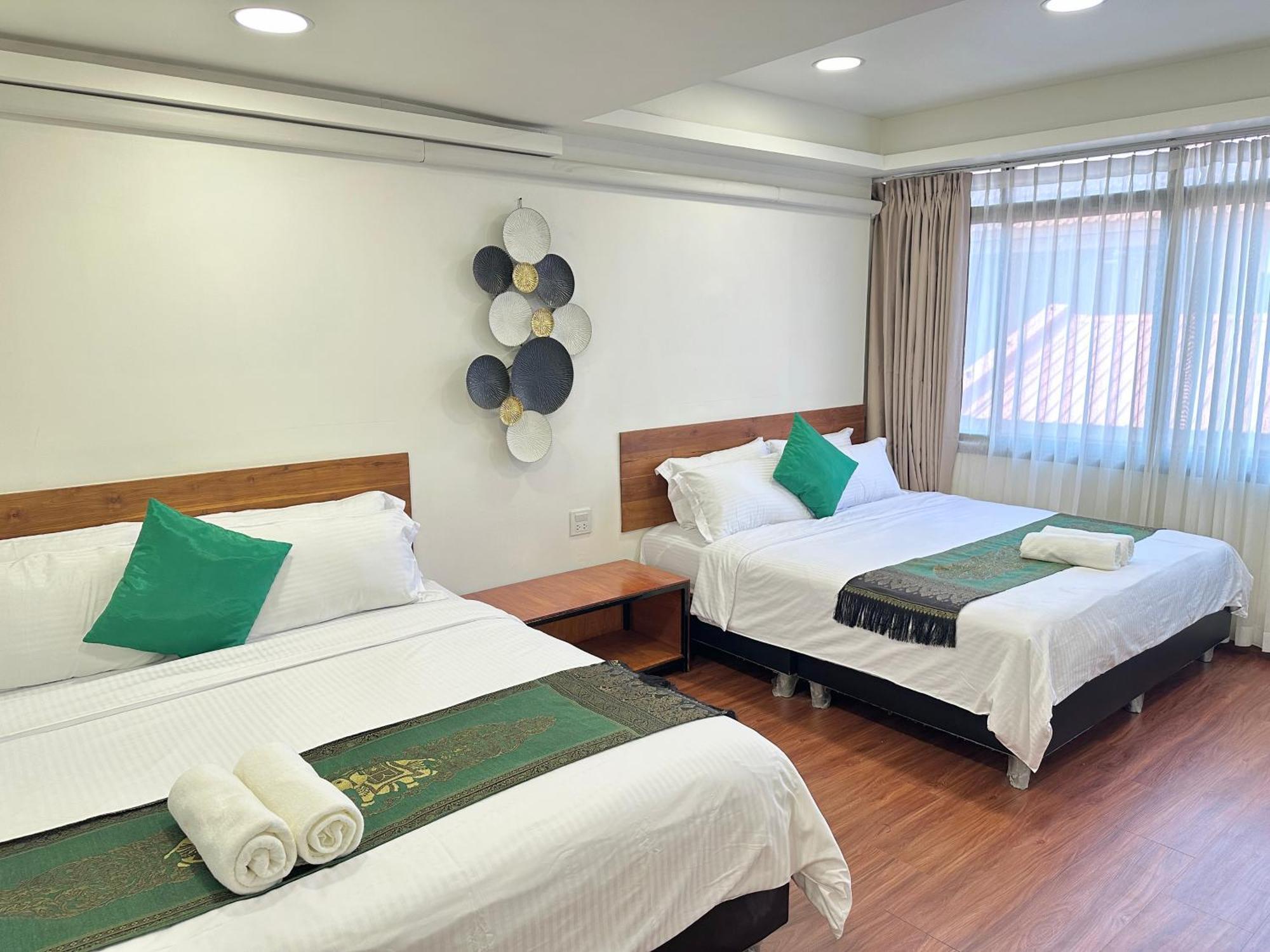 Longzhu Guesthouse Бангкок Екстер'єр фото