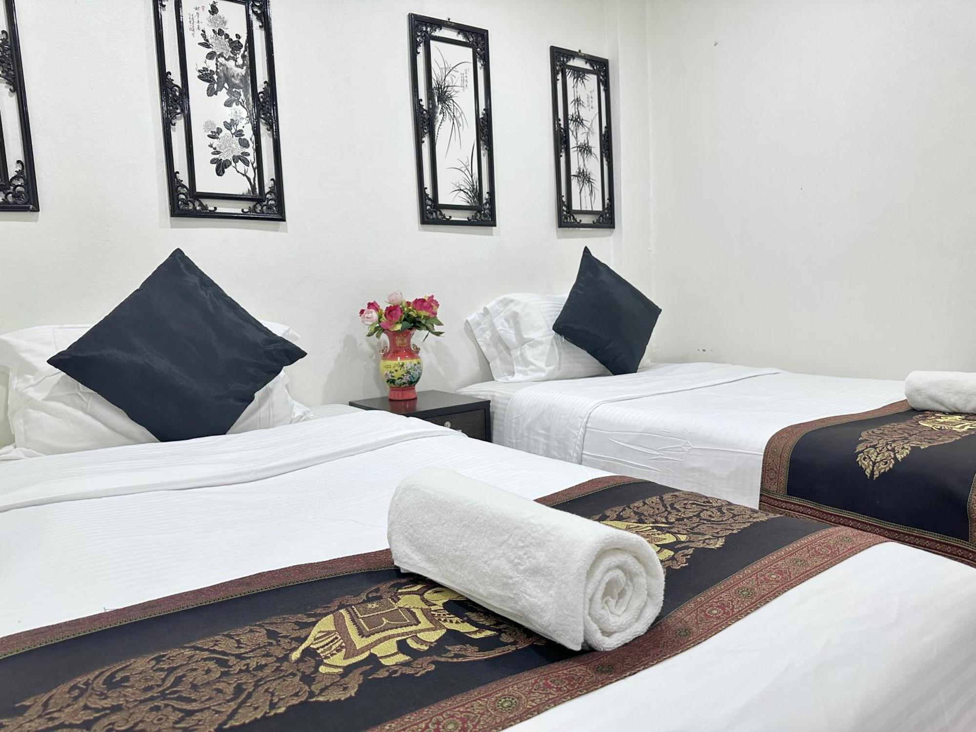 Longzhu Guesthouse Бангкок Екстер'єр фото