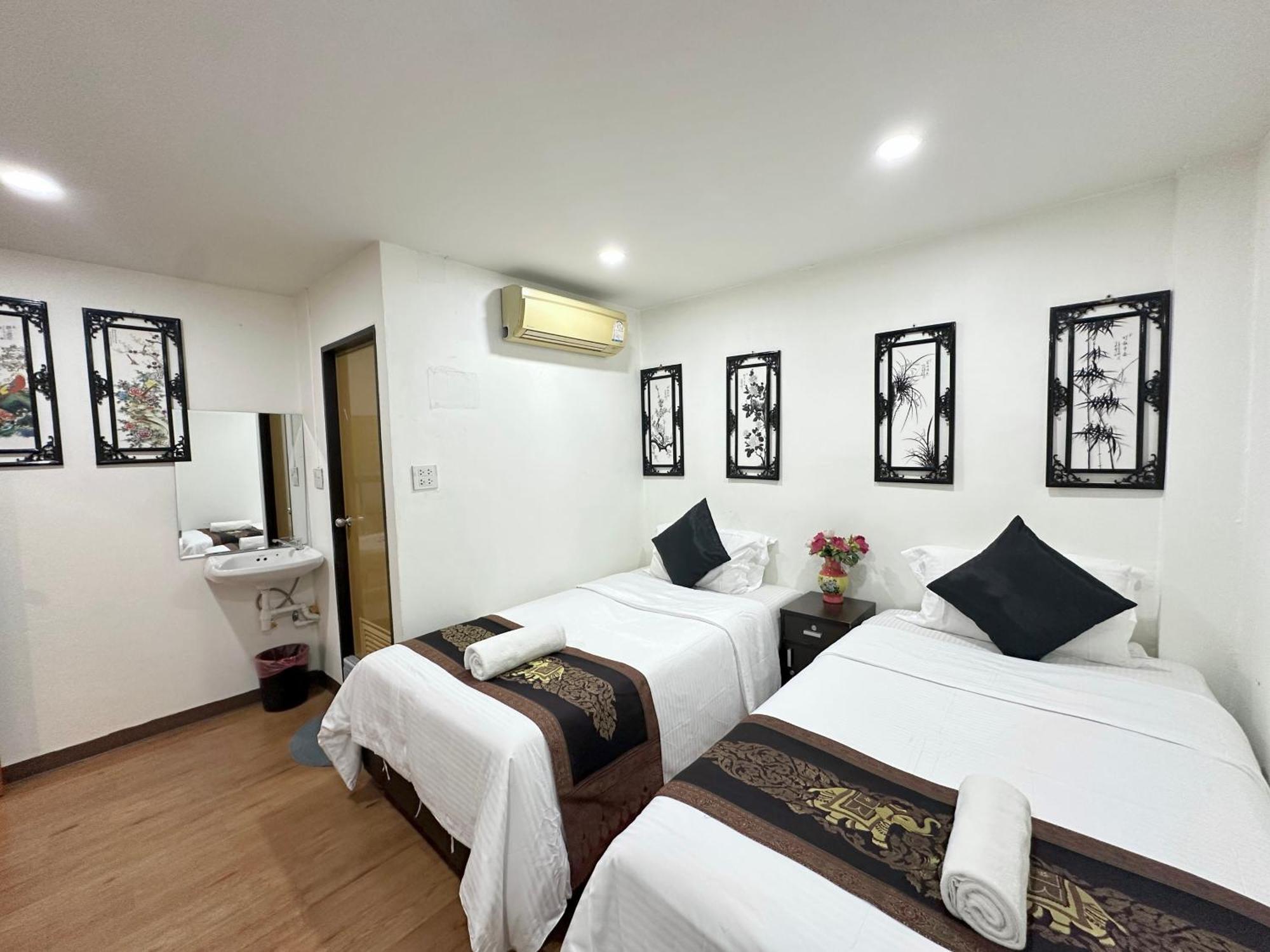 Longzhu Guesthouse Бангкок Екстер'єр фото
