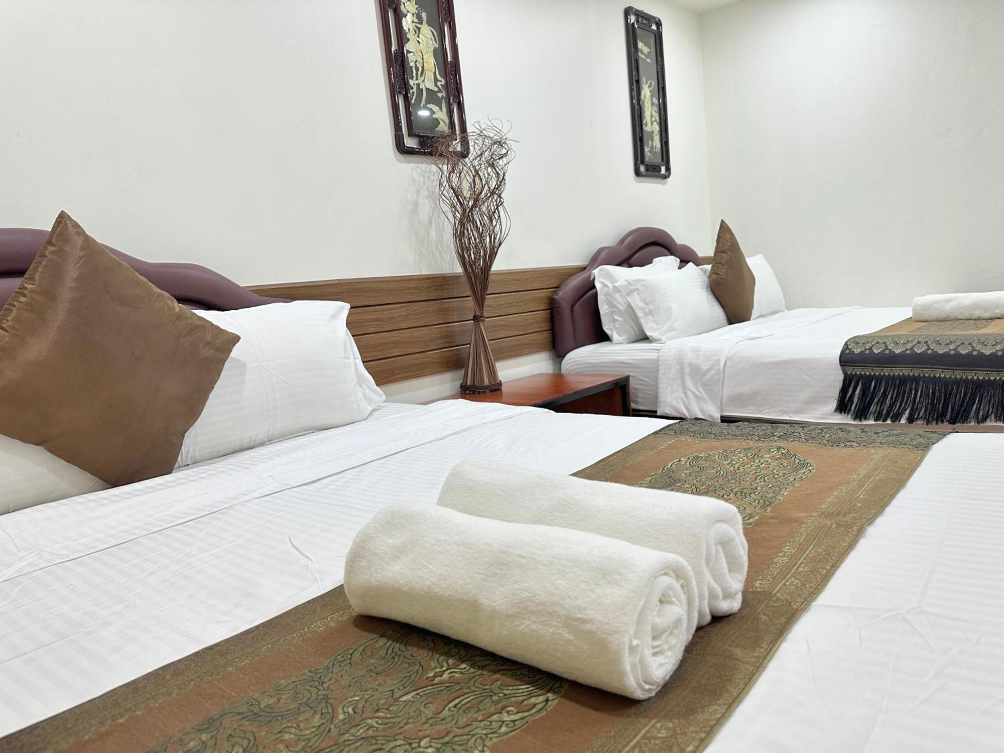 Longzhu Guesthouse Бангкок Екстер'єр фото