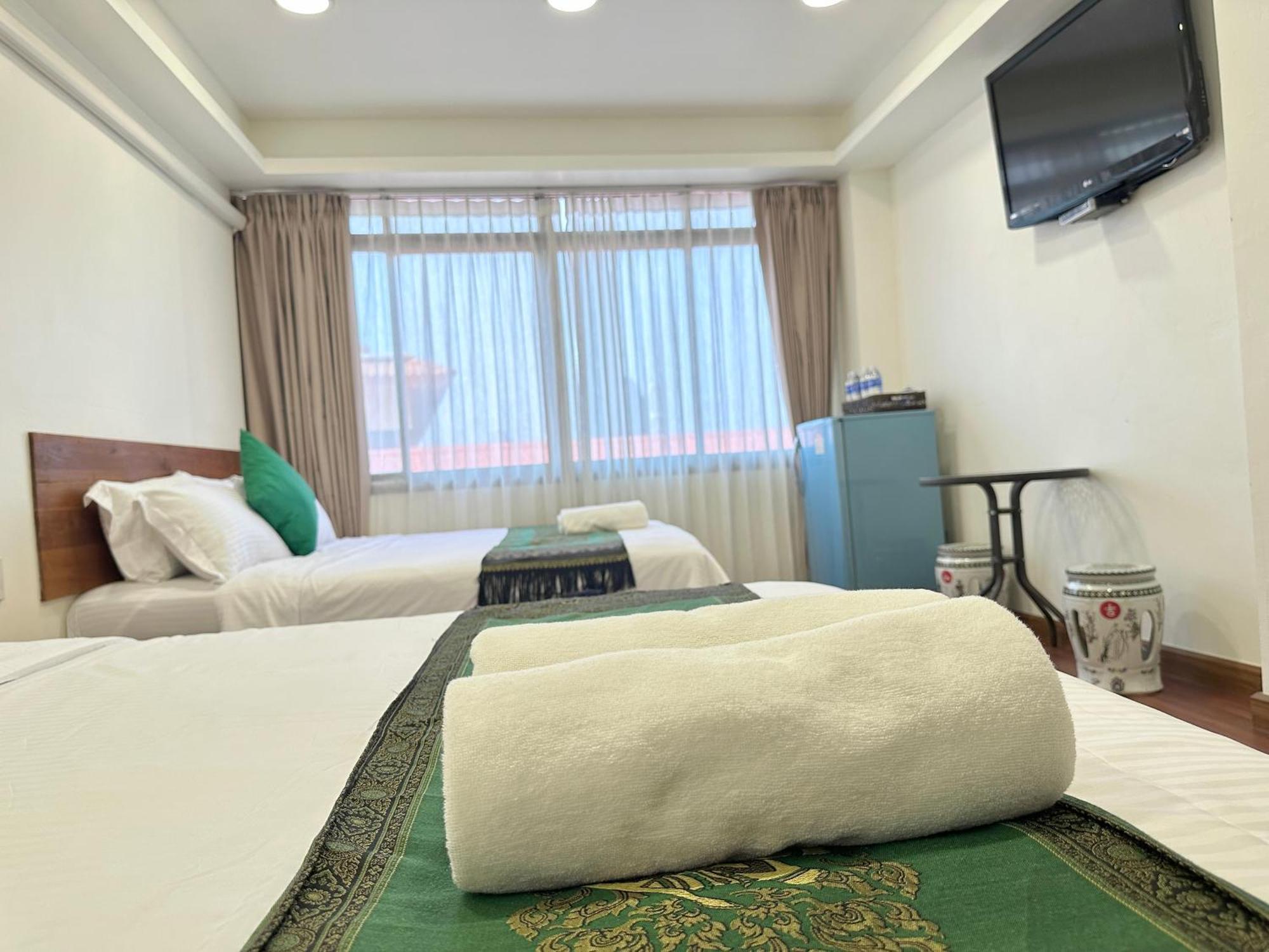 Longzhu Guesthouse Бангкок Екстер'єр фото