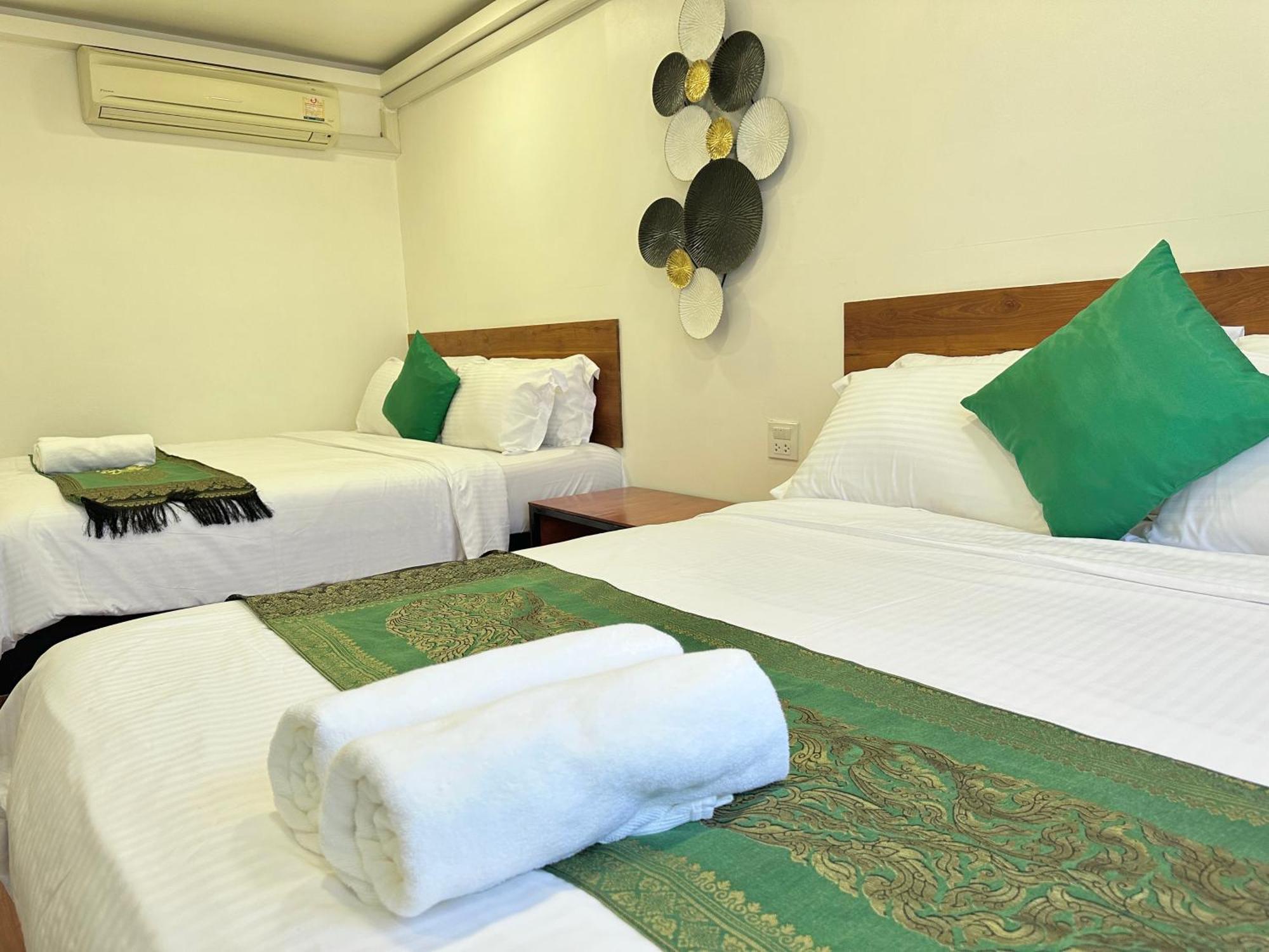 Longzhu Guesthouse Бангкок Екстер'єр фото