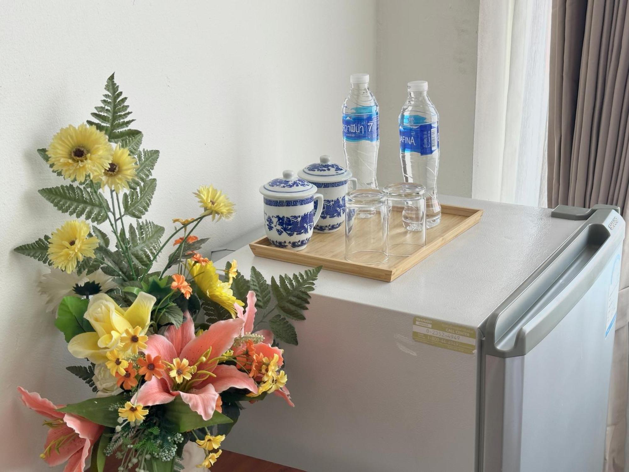 Longzhu Guesthouse Бангкок Екстер'єр фото