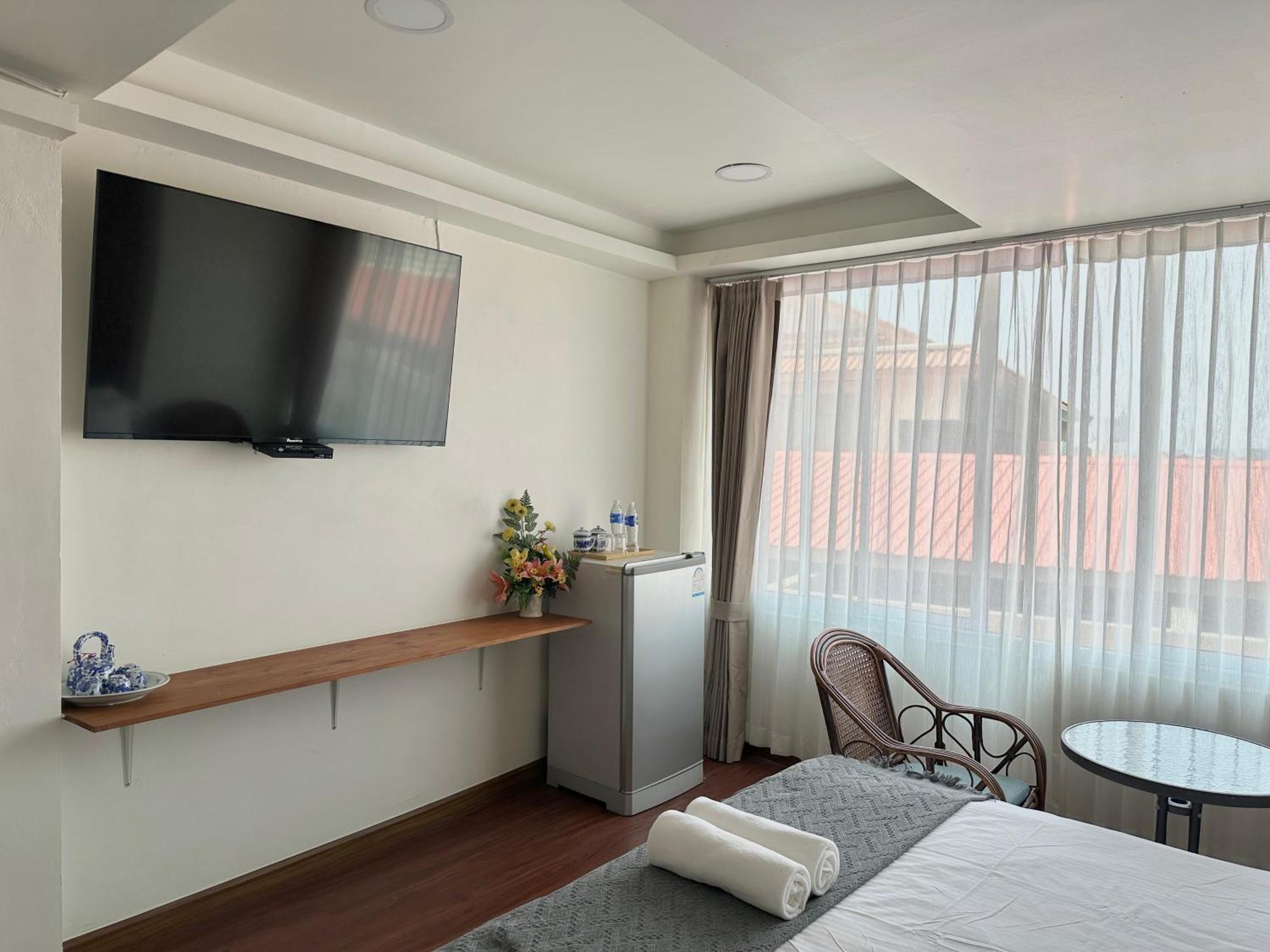 Longzhu Guesthouse Бангкок Екстер'єр фото