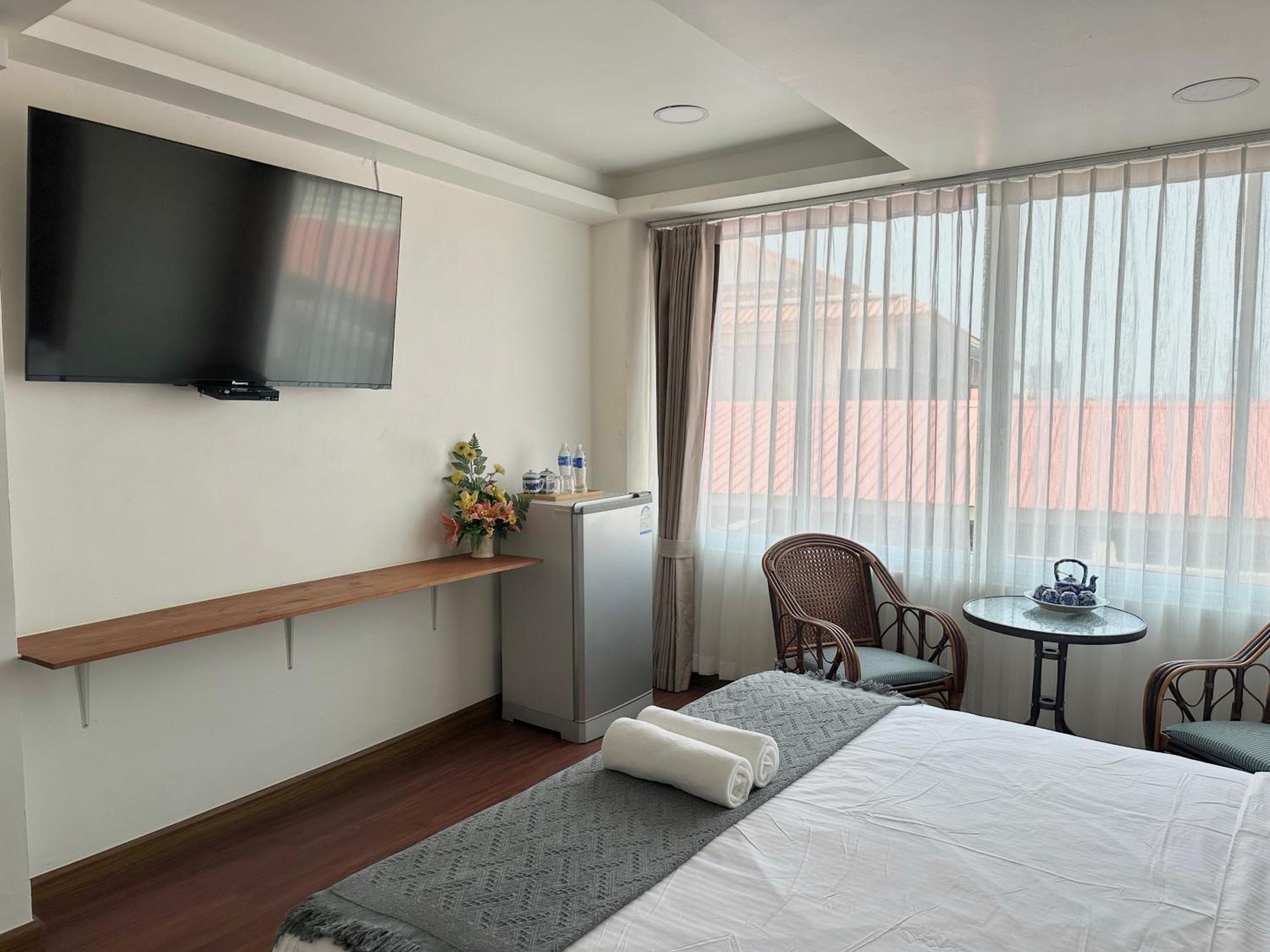 Longzhu Guesthouse Бангкок Екстер'єр фото