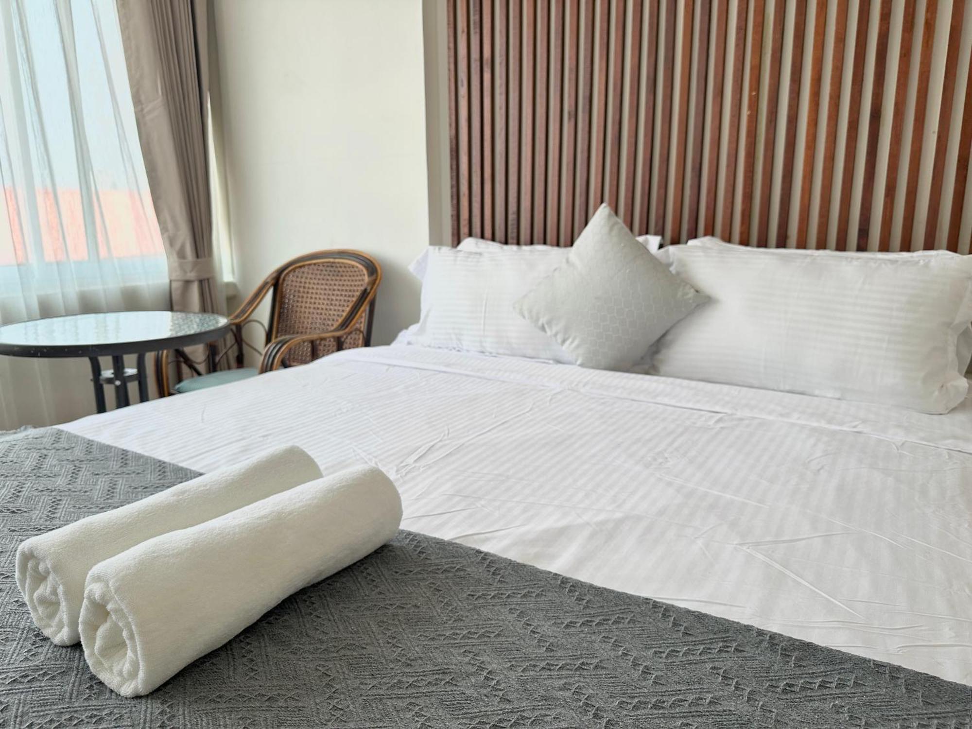 Longzhu Guesthouse Бангкок Екстер'єр фото