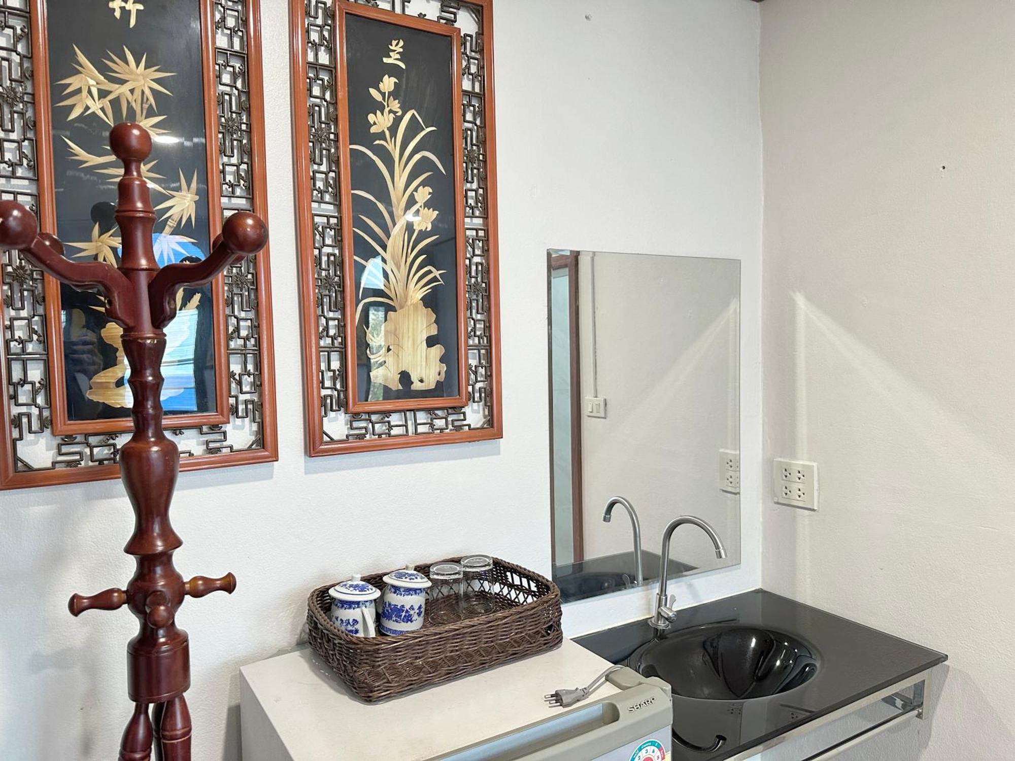 Longzhu Guesthouse Бангкок Екстер'єр фото