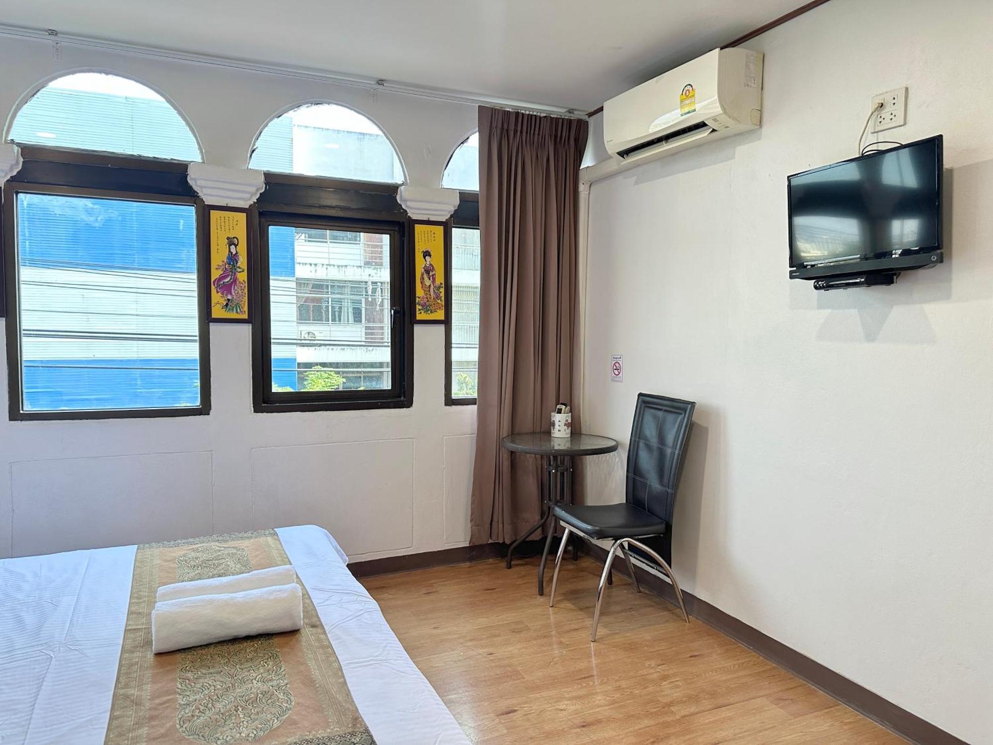 Longzhu Guesthouse Бангкок Екстер'єр фото