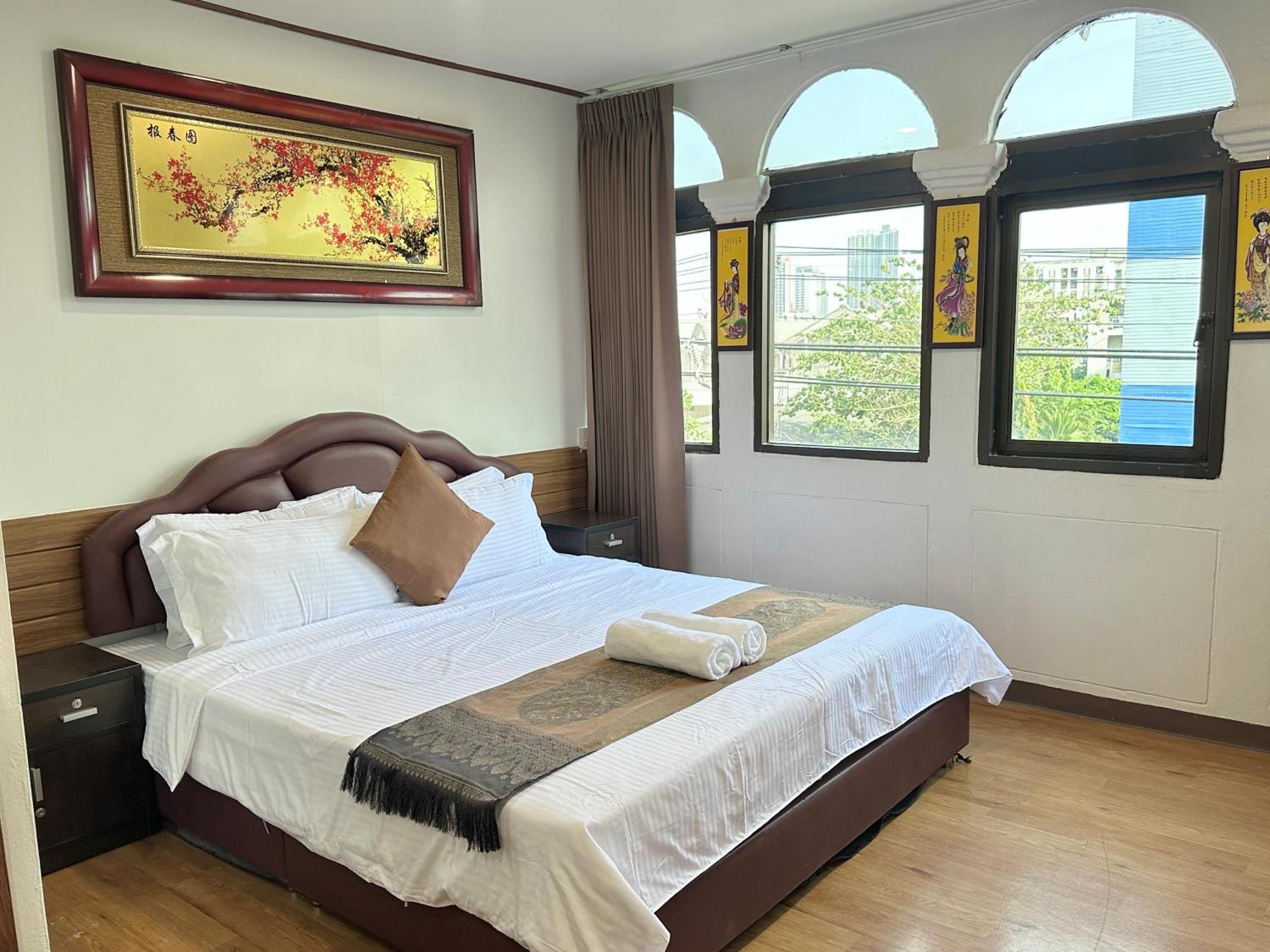 Longzhu Guesthouse Бангкок Екстер'єр фото